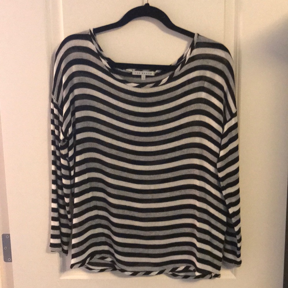 Light weight cross over back sweater